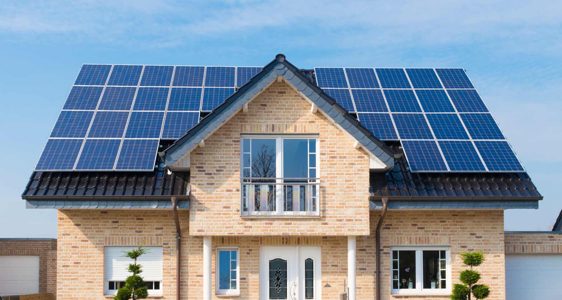 Energia Solar, painéis fotovoltaicos instalados em residência.