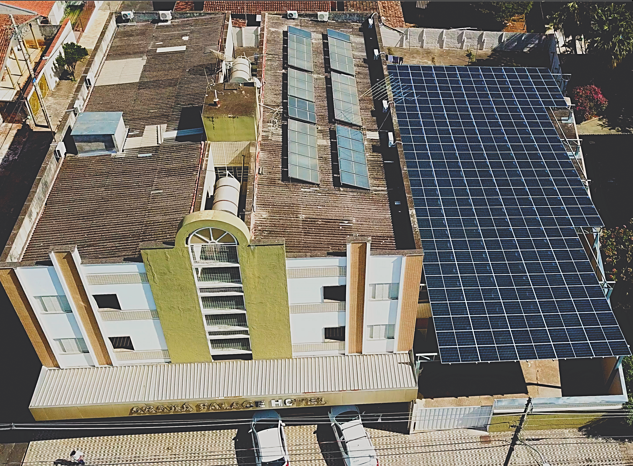 Painéis de energia solar na Araxá Palace Hotel em Araxá-MG