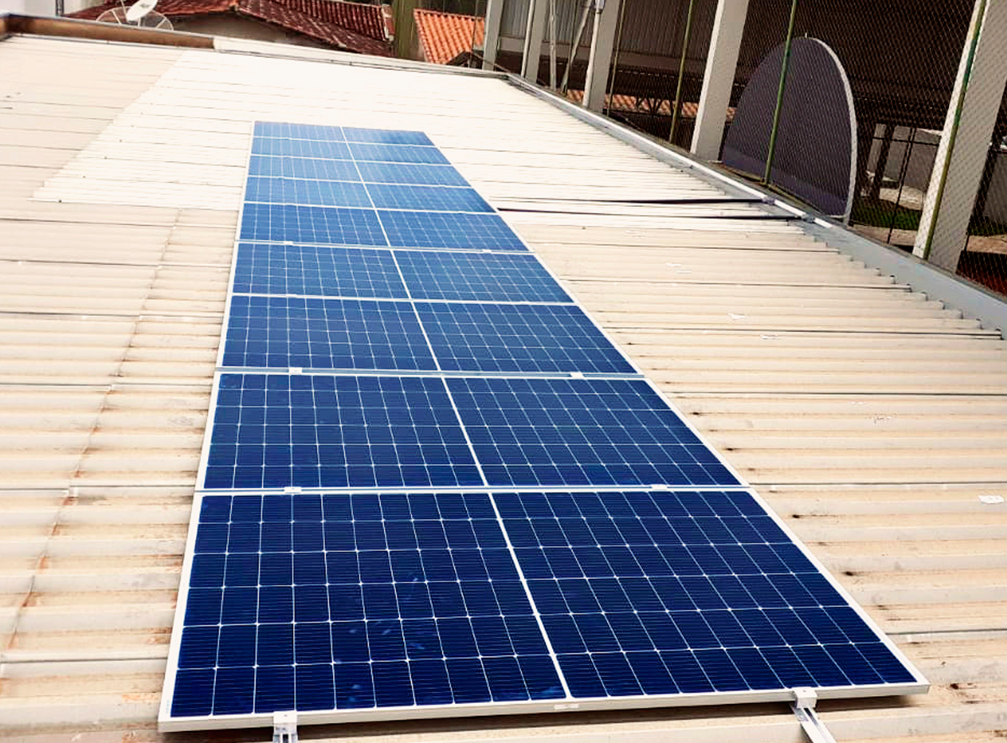 Painéis de energia solar na Iluminart em Araxá-MG