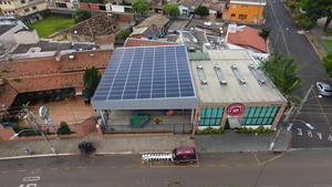 Painéis de energia solar na Pizzaria Pizzaiolo em Araxá-MG